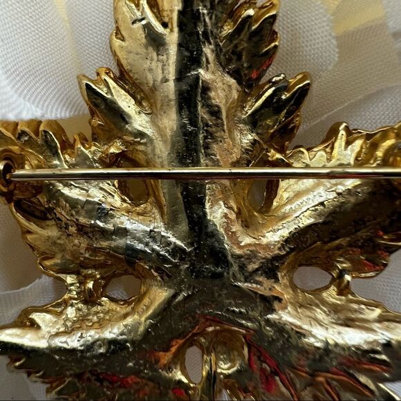 Vintage Retro Jade Stone Gold Tone Maple Leaf Brooch - Picture 7 of 9